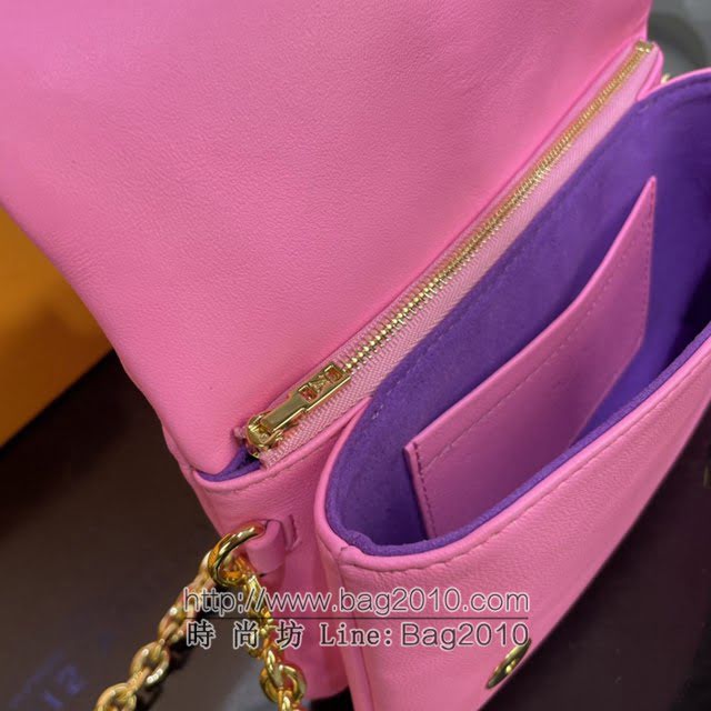 Louis Vuitton新款女包 M80745 路易威登Pochette Coussin链条包 Monogram压纹绵羊皮LV小挎包  ydh4171